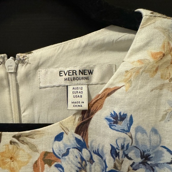 Evernew Floral Dress with small side cutouts - Picture 5 of 5